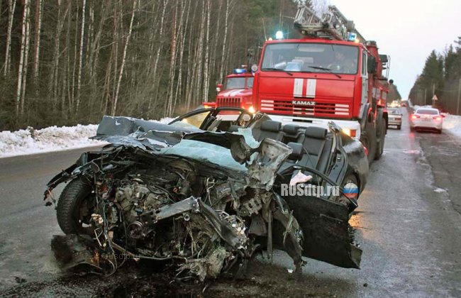 Два человека погибли в лобовом столкновении автомобилей в Карелии