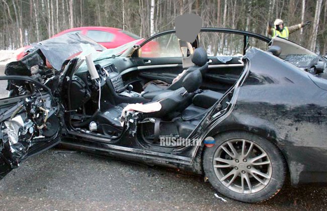 Два человека погибли в лобовом столкновении автомобилей в Карелии