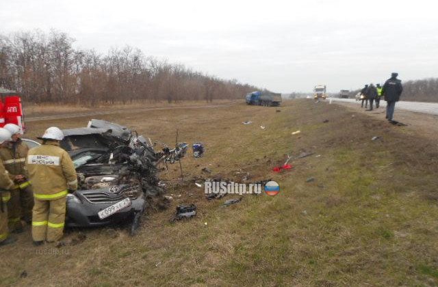 «Тойота» и грузовой автомобиль столкнулись на трассе М-4 «Дон» в Воронежской области
