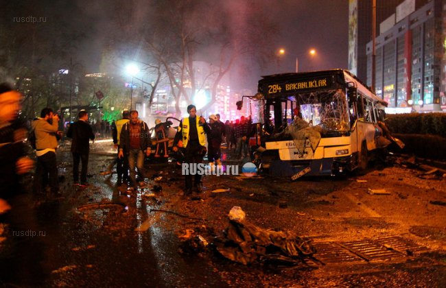 В центре Анкары в результате теракта погибли около 30 человек