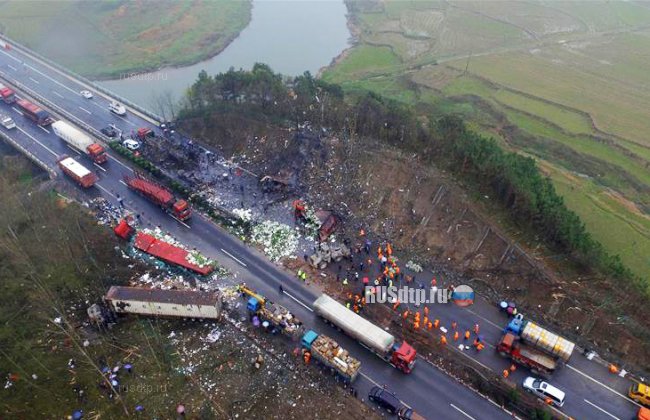 Грузовик с горючими материалами взорвался на магистрали в Китае. Погибли 5 человек