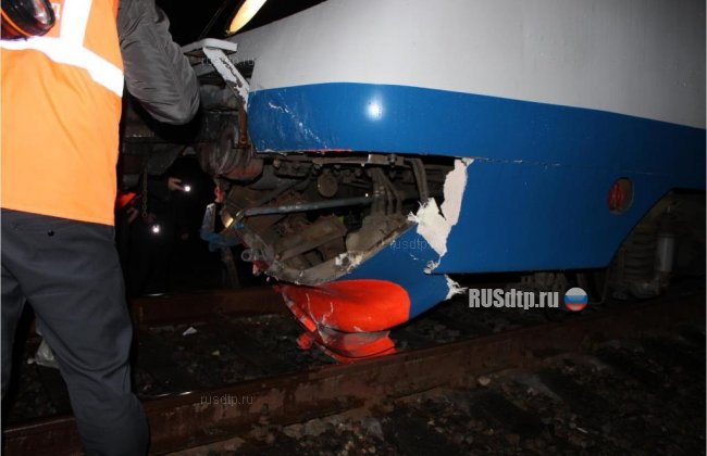 В Калининградской области Шкода попала под поезд. Погиб водитель