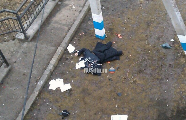 «Мерседес» прошило отбойником на улице Заречной в Ульяновске