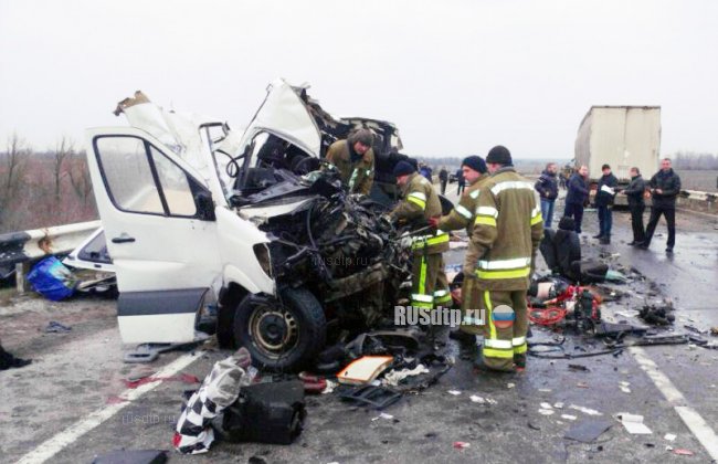 Восемь человек погибли в ДТП с микроавтобусом в Полтавской области