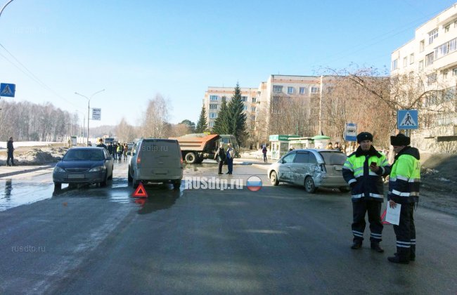 В Новосибирской области «КАМАЗ» сбил двух детей на пешеходном переходе. Видео