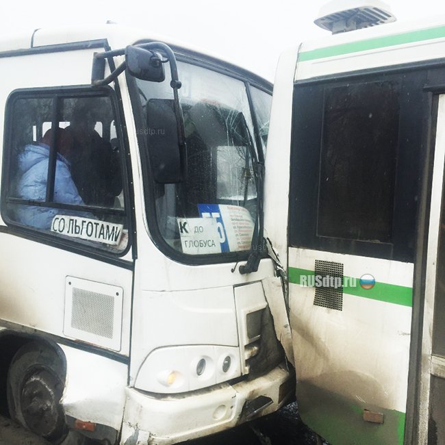 7 человек пострадали в ДТП с участием двух автобусов на Октябрьском мосту в Ярославле