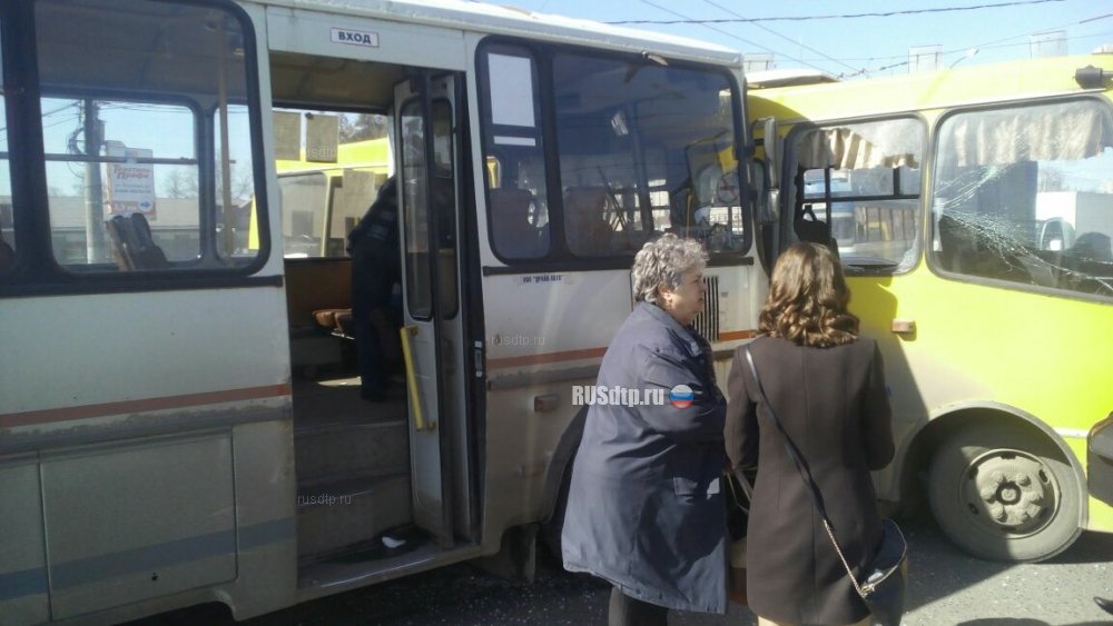 Автобус саввино. Иваново Лежнево автобус. Рейсы автобусов Лежнево Иваново. Автобус Иваново Савино. Пригородный автобус Иваново Лежнево