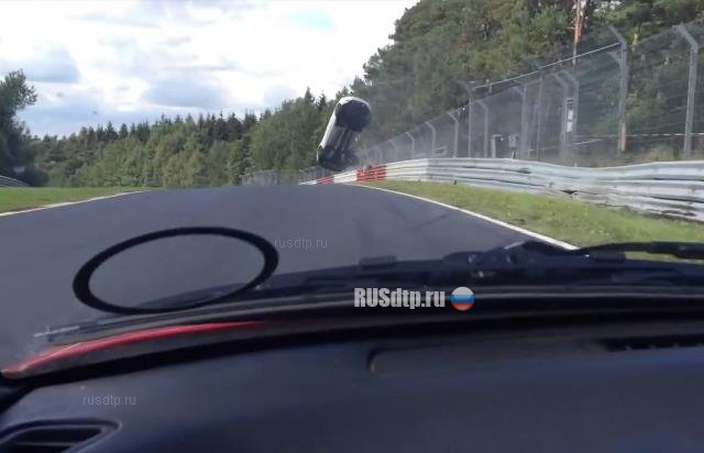 Жесткая авария с участием Renault Megane RS в Нюрбургринге