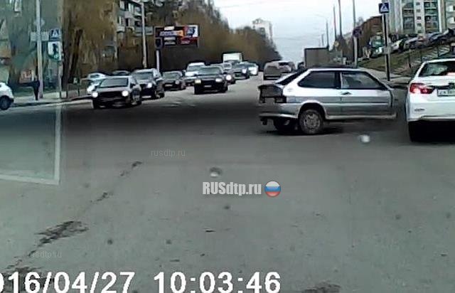 Авария на перекрестке Московская — Фурманова в Екатеринбурге