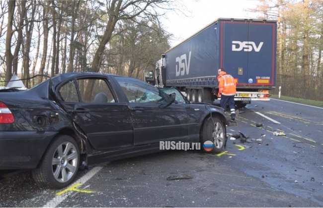 BMW уничтожилась об тягач MAN в Германии. Погиб водитель