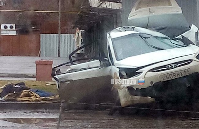 Водитель «Hyundai» погиб, врезавшись в столб в Саратове