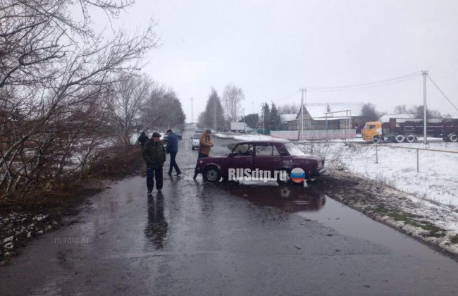В Белгородской области водитель Лады погиб, врезавшись в дерево
