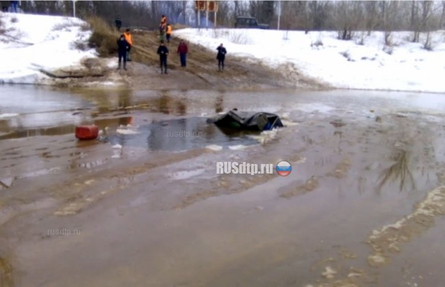 В Кировской области УАЗ с людьми провалился под лёд. Никто не выжил