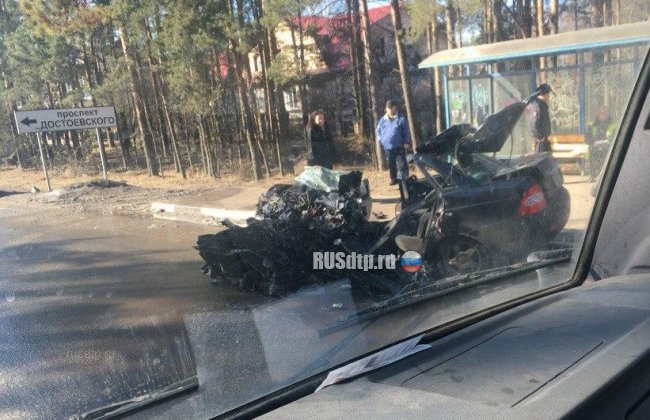 Легковушка влетела под встречный автобус на Колтушском шоссе. Погиб водитель