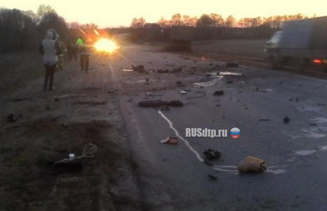 Audi влетела под встречный самосвал на трассе в Калужской области. Погиб водитель