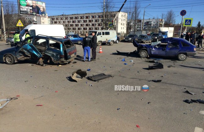 Водитель Renault умер в реанимации после массового ДТП в Кировске