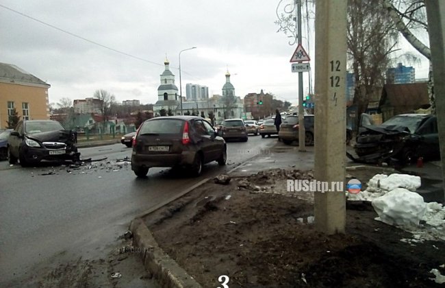 В Саранске столкнулись Опель и Рено