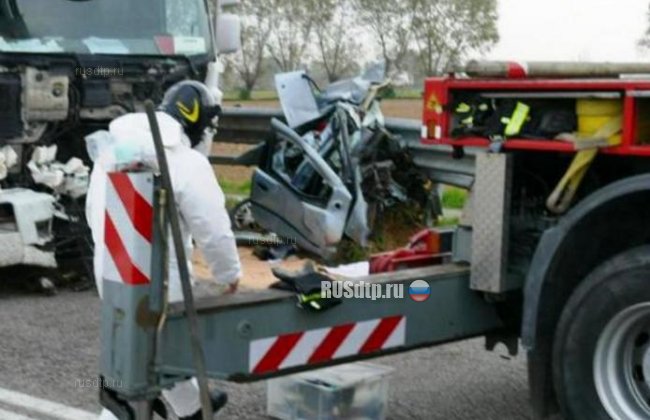 Водитель Фиата и его беременная супруга погибли в ДТП в Италии