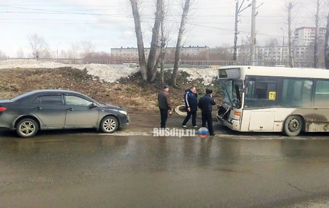 Семь человек пострадали в ДТП с участием двух автобусов и автомобиля в Перми