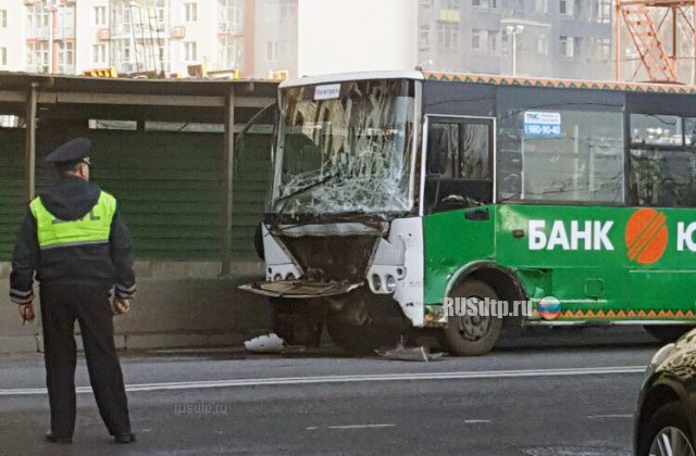 Два человека погибли в утреннем ДТП с участием автобуса и автомобиля в Красногорске