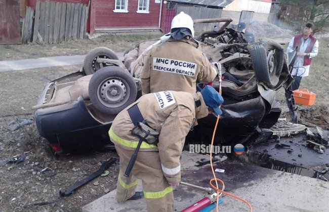 Водитель и пассажир автомобиля погибли в ДТП в городе Белый Тверской области