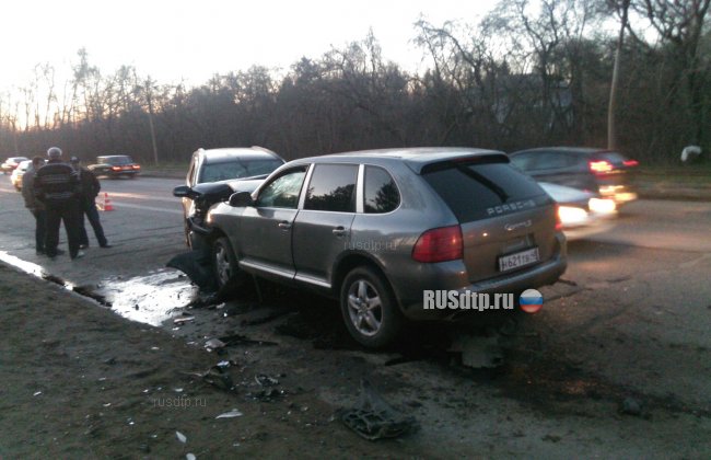 В Омске пьяный водитель на Posrche Cayenne устроил лобовое столкновение