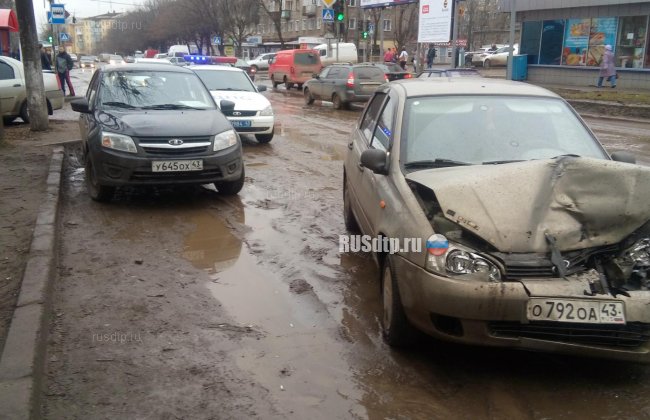 В Кирове пьяный водитель разбил пять машин