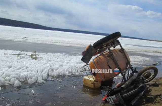 Мотоциклист погиб при выезде со льда водохранилища в Иркутской области