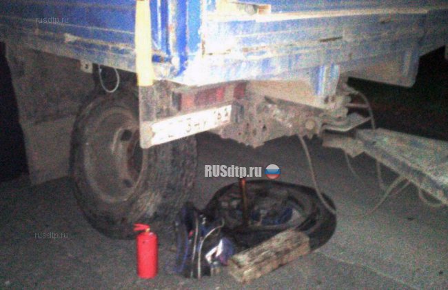 Сломавшийся на дороге грузовик стал причиной гибели двух человек в Волгоградской области