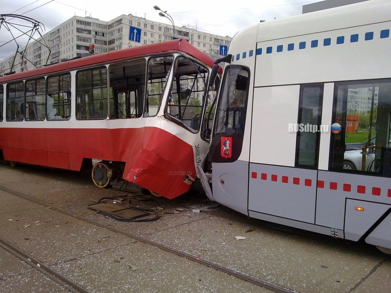 Под кроватью старый таз пробит насквозь