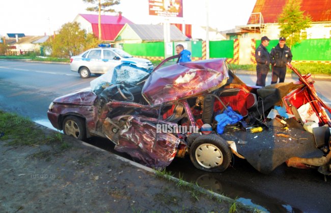 Водителя выбросило из салона «Лады» при столкновении с автобусом в Орле