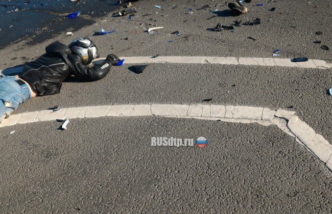 Байкер и его пассажирка насмерть разбились на проспекте Маршала Блюхера в Петербурге