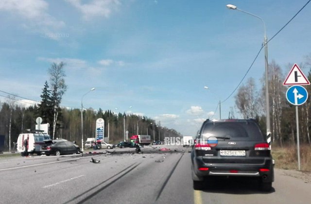 Два человека погибли в ДТП с участием пяти автомобилей на Ленинградском шоссе