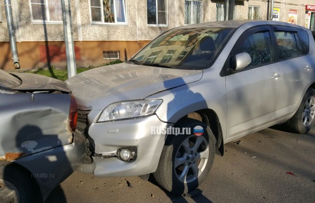 На проспекте Космонавтов в Петербурге пьяный водитель разбил 10 машин