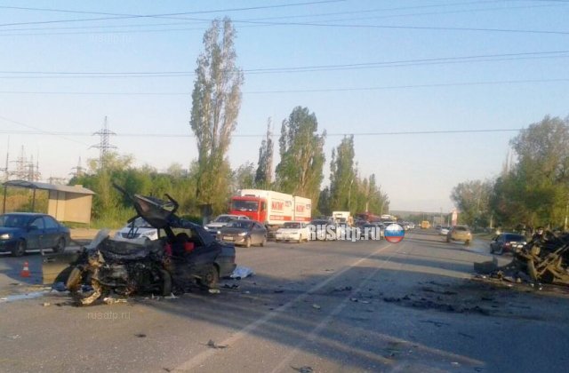 Один человек погиб и двое пострадали в ДТП с участием маршрутки в Волгограде