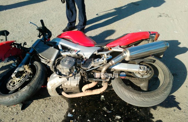 Байкер погиб при столкновении мотоцикла и автомобиля в Кургане
