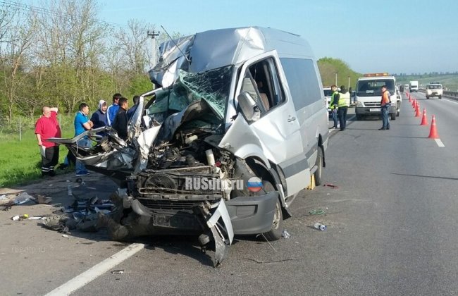 12 человек пострадали в ДТП с участием автобуса и грузовика в Воронежской области