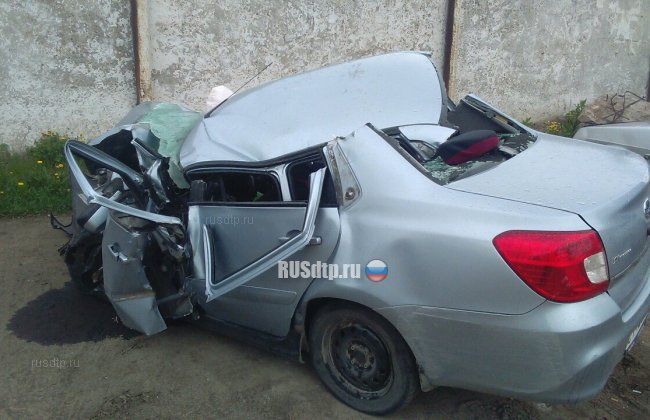 «Кадиллак» и «Datsun» лоб в лоб столкнулись на Демском шоссе в Уфе