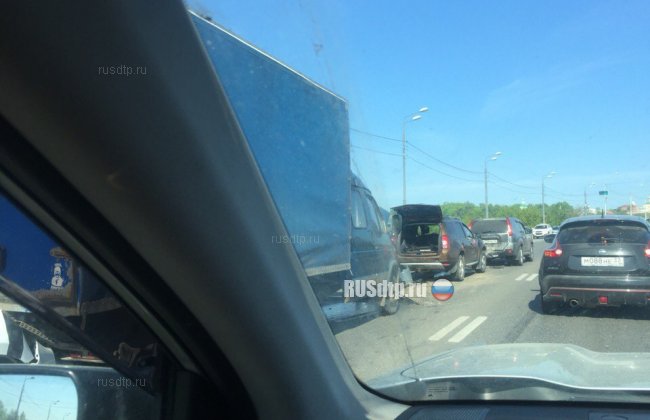 Видеорегистратор запечатлел столкновение пяти автомобилей во Владимире