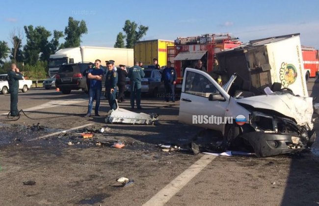 Два человека, в том числе ребенок, погибли в крупном ДТП под Краснодаром