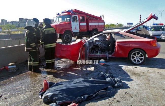 Стритрейсер погиб на Бебелевском мосту в Екатеринбурге