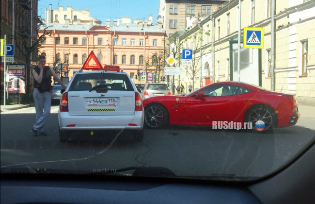 В Петербурге девушка попала в ДТП на Ferrari 149 стоимостью более 10 миллионов