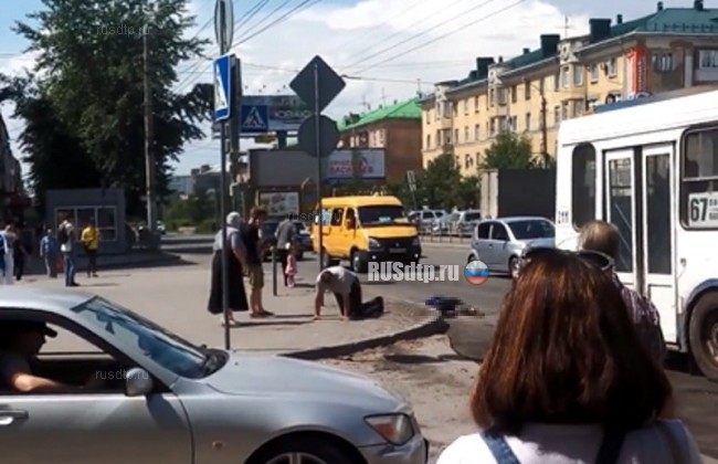 В Омске троллейбус сбил двух женщин на пешеходном переходе