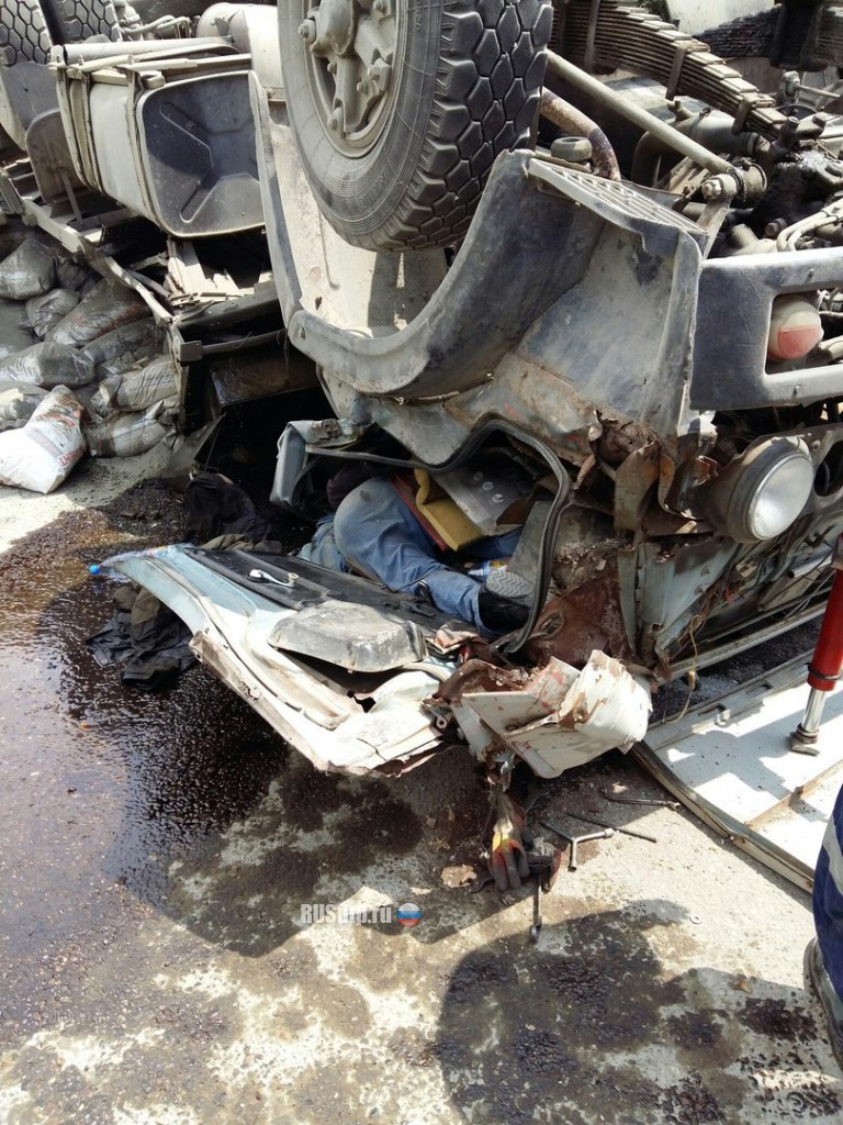 Водитель КАМАЗа погиб при столкновении с двумя автомобилями под Новоройссийском