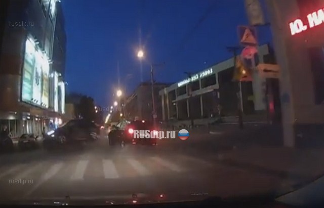 ВИДЕО: «Audi Q7» и «Киа» столкнулись в Воронеже