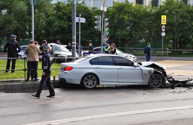 Камера запечатлела момент ДТП на улице Олонецкой, где погибла сотрудница полиции
