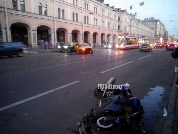 В Петербурге в ДТП пострадал мотоциклист