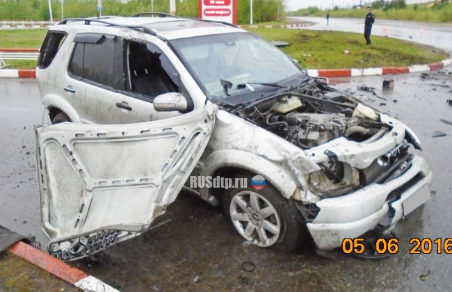 В Коми на выезде с АЗС водитель насмерть сбил двух своих пассажиров