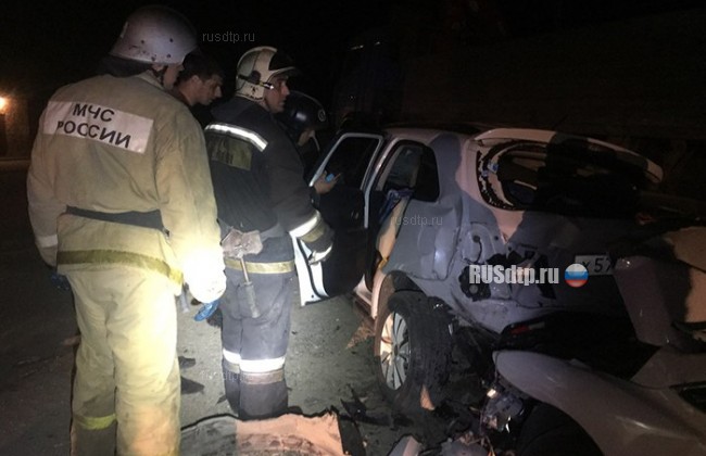 Трое погибли и десять пострадали в аварии в Саратовской области