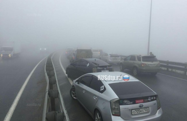 Более 40 автомобилей столкнулись из-за тумана в Приморье